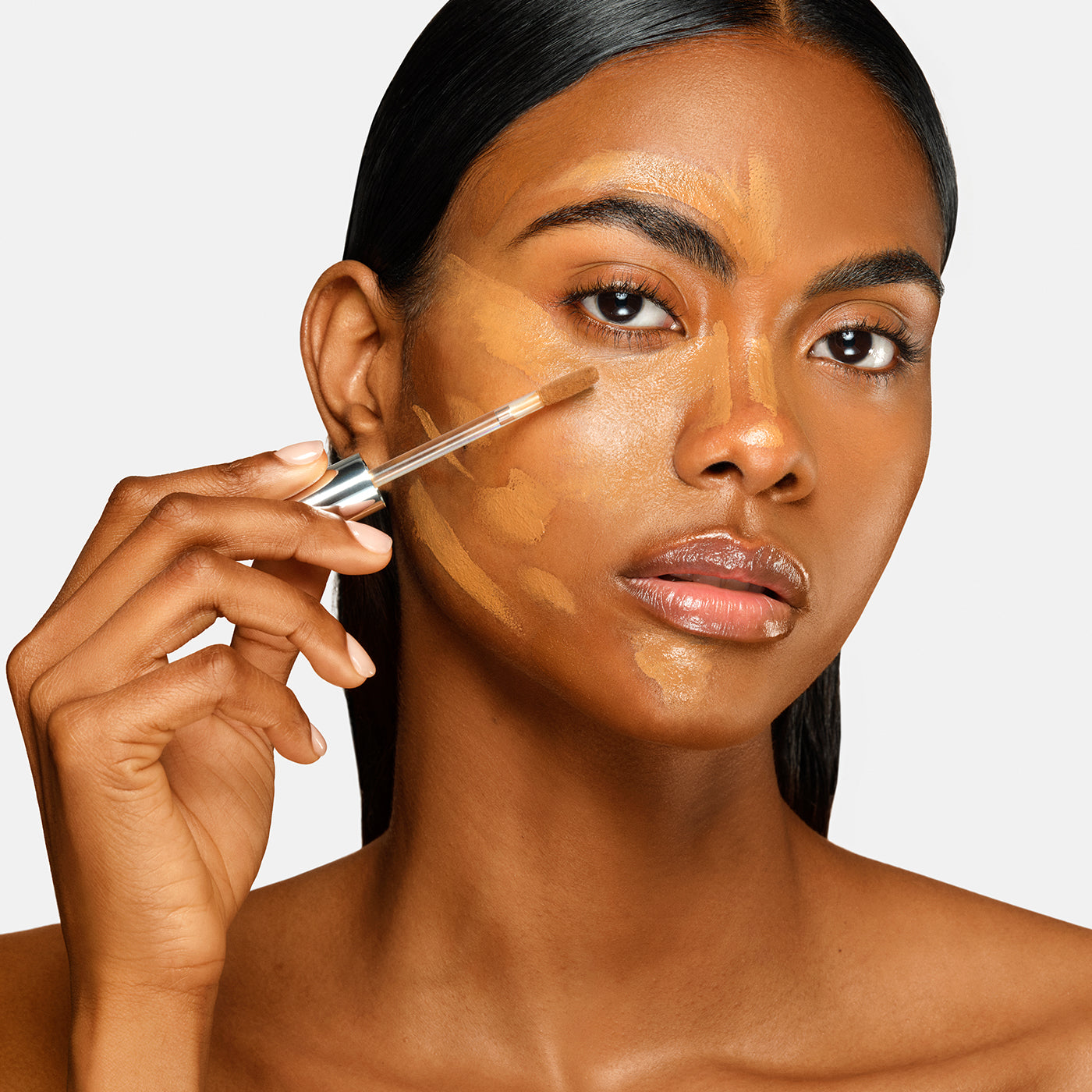 Contour_Set_PDP_Model_Concealer.jpg